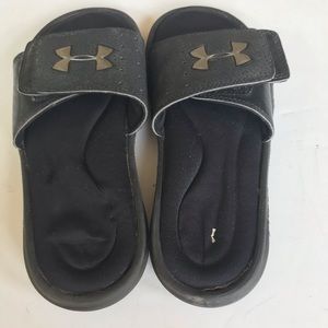 Under Armour Boys Slippers / sandals  Size 1